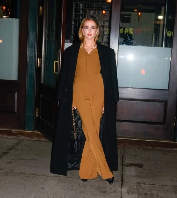 Zoey Deutch - New York 12/07/2022