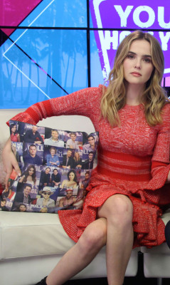 Zoey Deutch – Visits Young Hollywood Studio in Los Angeles
