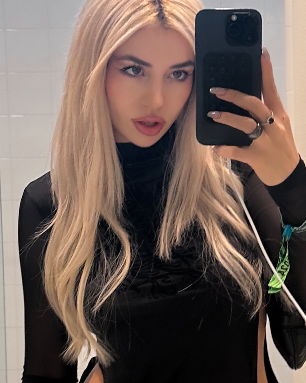 Ava Max (Эйва Макс) в Инстаграм | Instagram | ThePlace