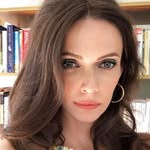 Elizabeth Tulloch Instagram Icon