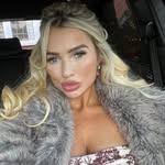 Isabelle Warburton Instagram Icon