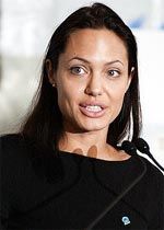 Анджелина Джоли - самая желанная спутница для романтического ужина под бой курантов