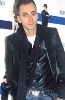 Эди Слиман создает сценические костюмы для группы Air