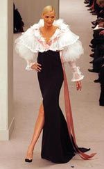 Карл Лагерфельд собрал на подиуме все главные образчики стиля Chanel