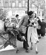 Париж - самый романтический город мира, подтвердил опрос