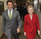 Республиканец Шварценеггер приблизил к себе демократа-лесбиянку