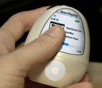 Робин Уильямс представил NanuNanu - очередной mp3-плеер от Apple