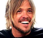 Foo Fighters в окружении легенд