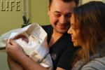 Сергей Жуков забрал жену из роддома