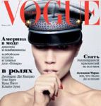 Виктория Бэкхем сосет палец на обложке Vogue