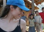 Анджелина Джоли посетила лагерь беженцев в Таиланде