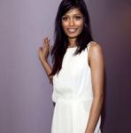Calvin Klein одел Фрейду Пинто