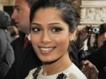 Фрейда Пинто, Лили Аллен и Кейт Мосс посетили показ Chanel