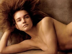 Наталья Водянова разделась для майского номера Vogue