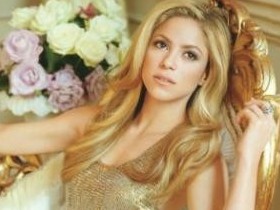 Шакира снялась в чулках для журнала Vanity Fair