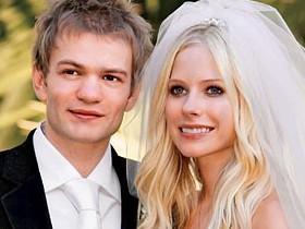 Аврил Лавин разводится