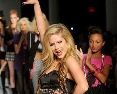 Аврил Лавин продемонстрировала на нью-йоркском подиуме новую коллекцию