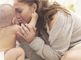 Дженнифер Лопез с близнецами в рекламе «J.Lo My Glow»