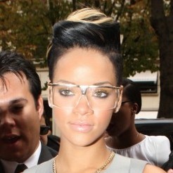 Рианна на показе Hussein Chalayan в Париже