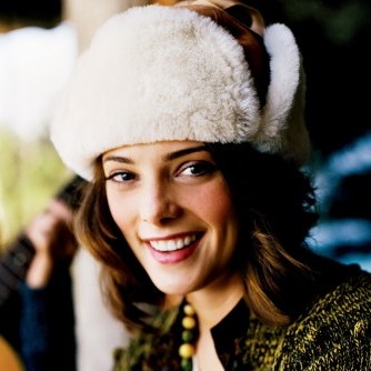 Эшли Грин, Келлан Латс и Рашель Лефевр для журнала Self