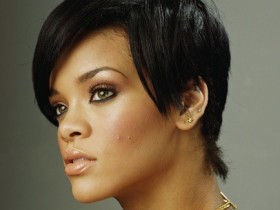 Glamour признал Рианну женщиной года