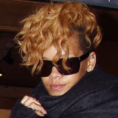 Рианна заявила о своем статусе одиночки