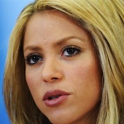 Шакира получила медаль от ООН