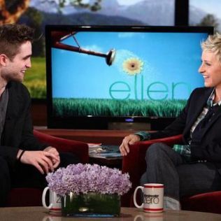 Роберт Паттинсон в новом образе в гостях у Эллен ДеДженерес