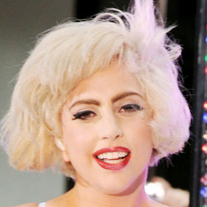 Lady GaGa не хочет быть богатой