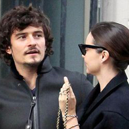 Орландо Блум приглядывает за своим ребенком