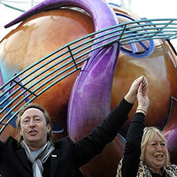 Ливерпуль отметил юбилей Джона Леннона новым памятником