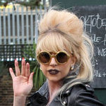 Lady GaGa и ее эпатажное платье "фламинго"