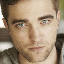 Роберт Паттинсон взял из приюта бродячую собаку