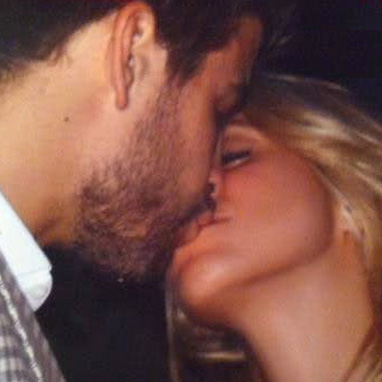 "Первый поцелуй" Шакиры и Херара Пике