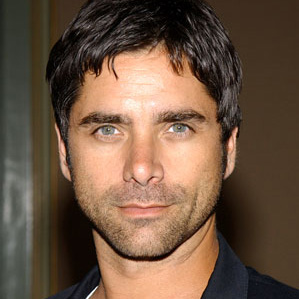 Two and a Half Men. Джон Стамос не хочет быть заменой Чарли 