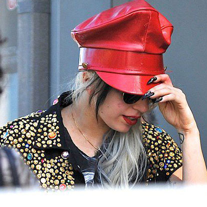 Скромные туфли Lady GaGa