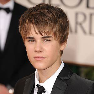 Джастин Бибер прислал сыновьям Бэкхемов гитары со своим автографом