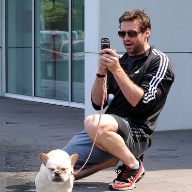 Хью, Ава и бассейн