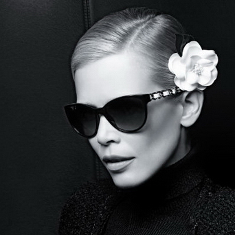 Клаудия Шиффер в рекламной кампании очков Chanel
