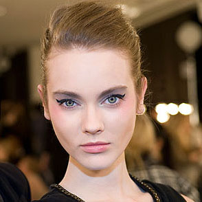 Акварели Chanel: коллекция макияжа, вдохновленная портретом Коко