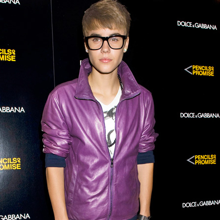 Джастин Бибер носит женские джинсы