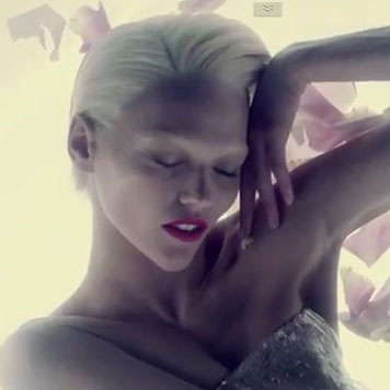 Саша Пивоварова в рекламном ролике Giorgio Armani