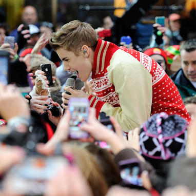 Джастин Бибер - самая популярная персона 2011 года