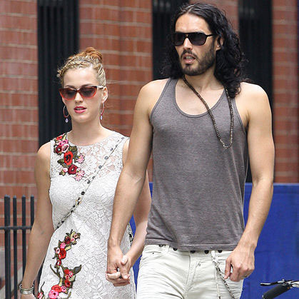 Кэти Перри и Рассел Брэнд сняли свои обручальные кольца