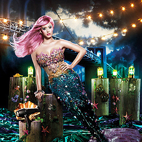 Вышла сухой из воды: "русалочья" реклама с Кэти Перри