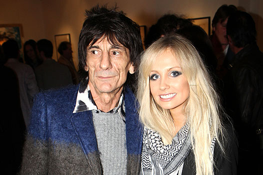 Гитарист Rolling Stones бросил очередную подружку