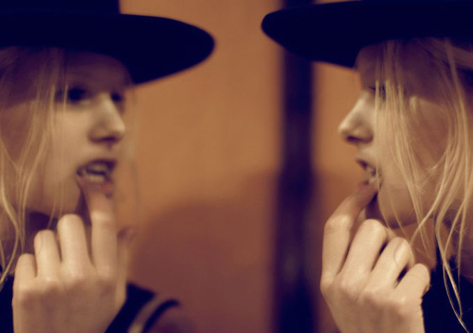 Ханна Холман в образе вампира специально для  Ellery 