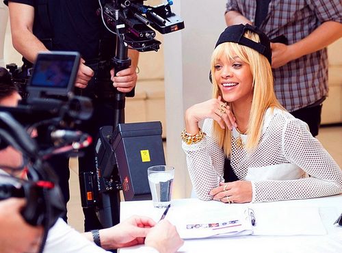 Рианна будет вести шоу Styled To Rock