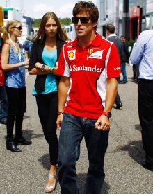 Фернандо Алонсо встречается с российской моделью