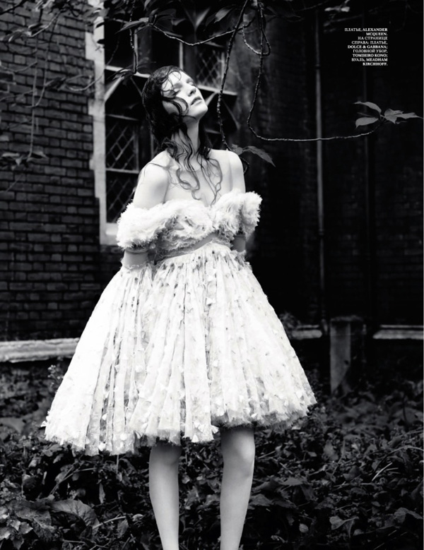 Лаура Кэмпмэн в журнале Interview